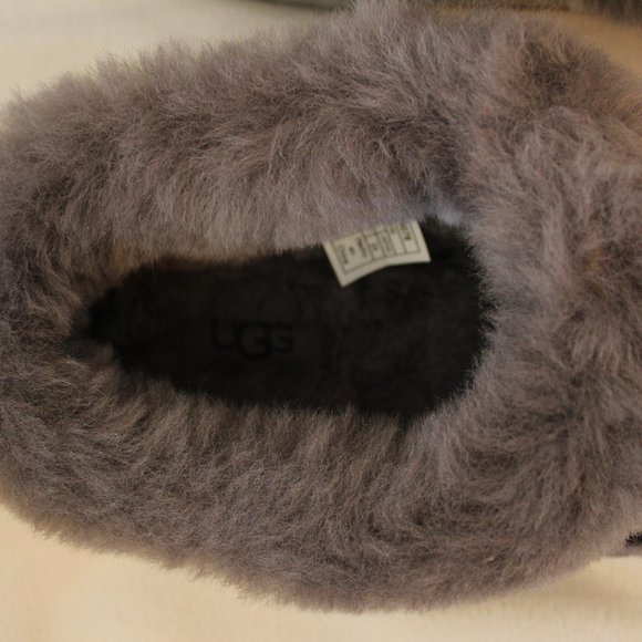 NIB UGG WRIN BLACK SUEDE SHEARLING SLIPPERS - Picture 3 of 8
